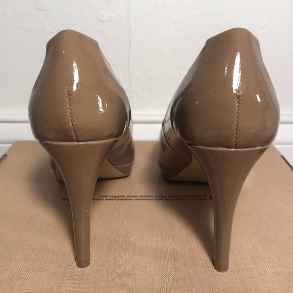Tahari Nude Heels - Picture 4 of 5